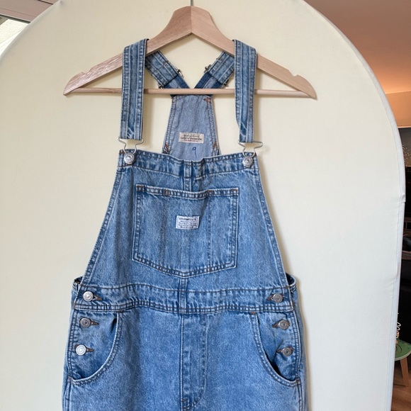 Levi's Vintage Women's Overalls - Medium Wash, Straight Leg size M - Picture 2 of 8